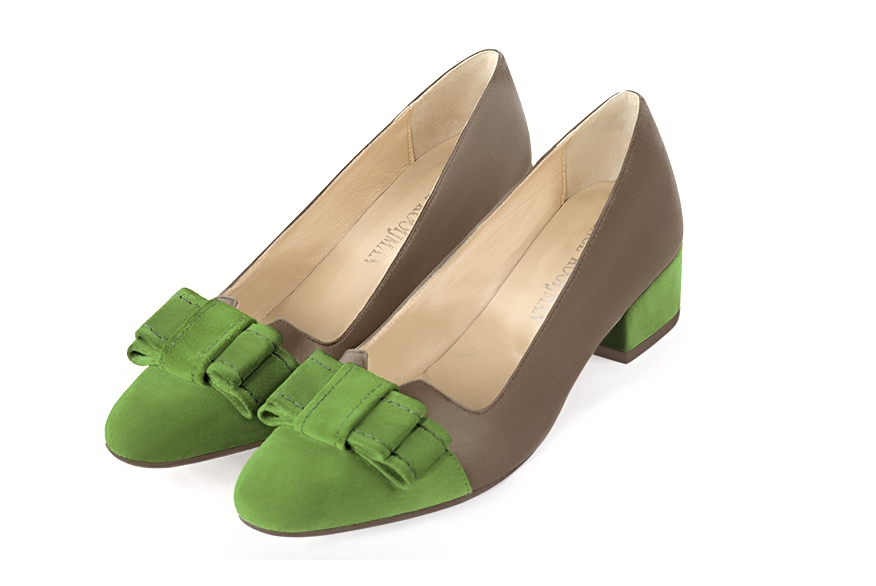 Grass green and taupe brown women's dress pumps, with a knot on the front. Round toe. Low block heels. Front view - Florence KOOIJMAN